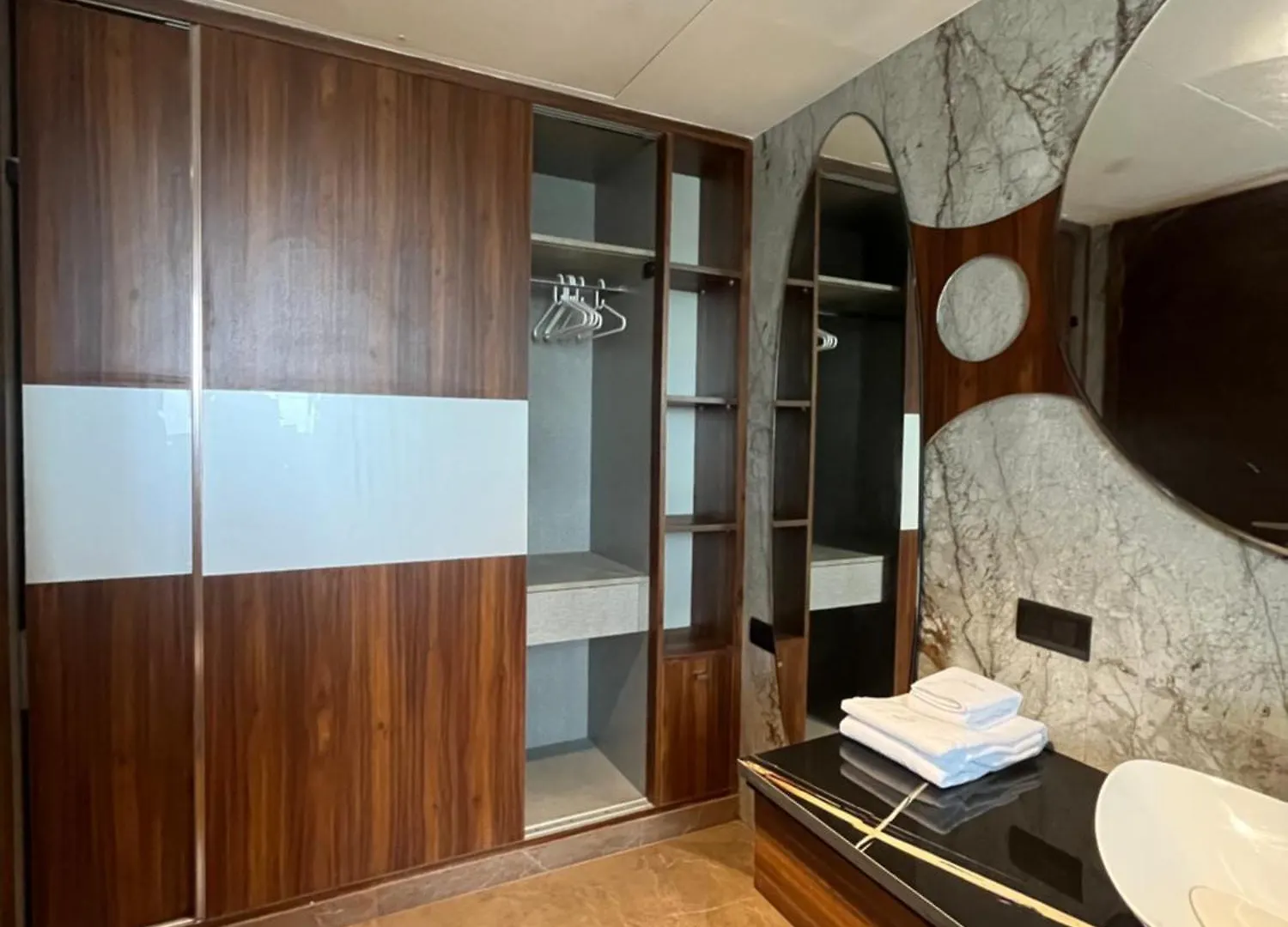 Bed & Breakfast Casa Feliz Golf Course Road Bed and Breakfast Gurgaon