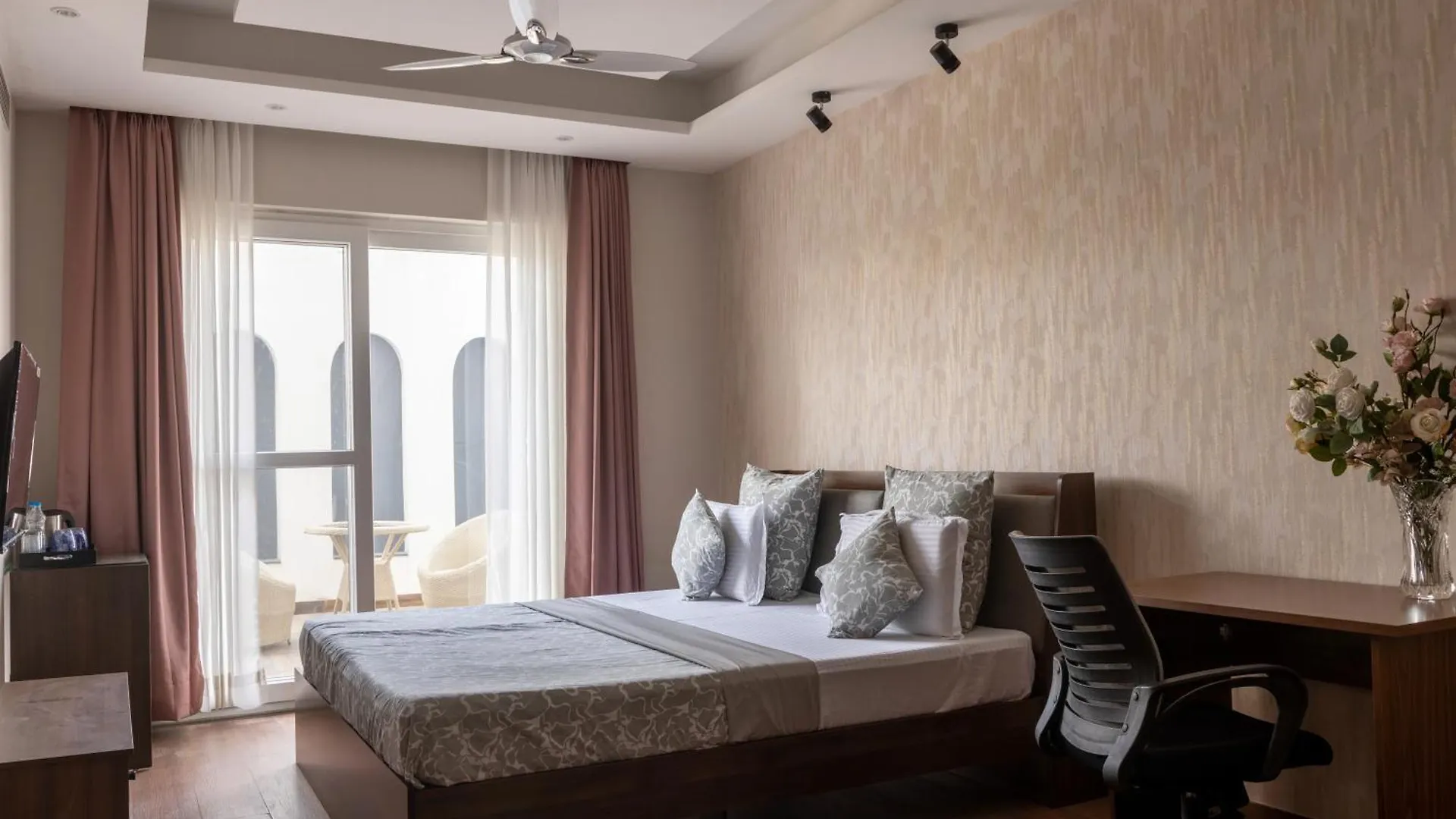Casa Feliz Golf Course Road Bed and Breakfast Gurgaon Indien